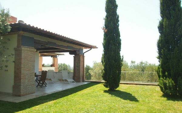 Villa Dei Cipressi: Außen, Balkon / Terrasse / Patio, Draussen, Garten