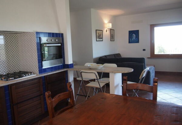 Villa Dei Cipressi: ampio soggiorno con cucina in tipico stile toscano