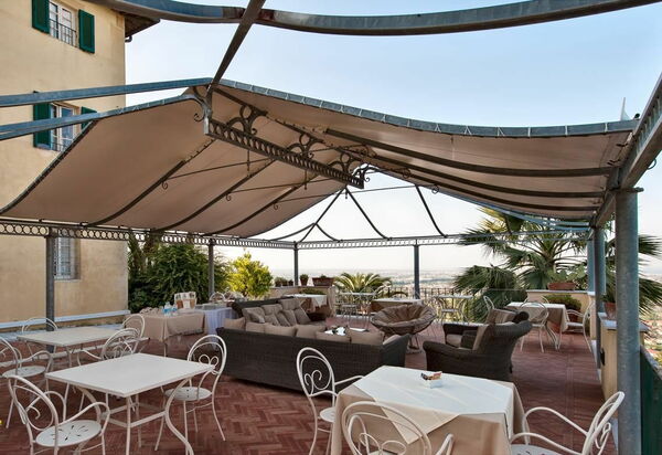 Villa Camaiore: Балкон / Терраса / Патио