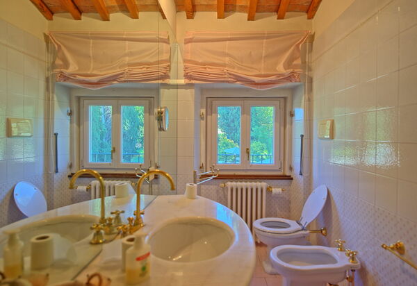 Villa Camaiore: Ванная комната