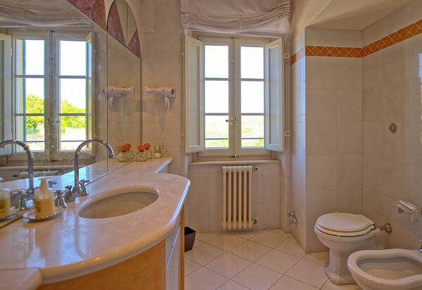 Villa Camaiore: Ванная комната