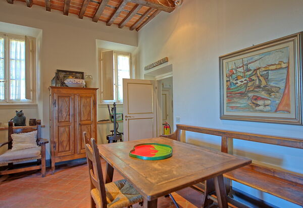 Villa Camaiore: Столовая