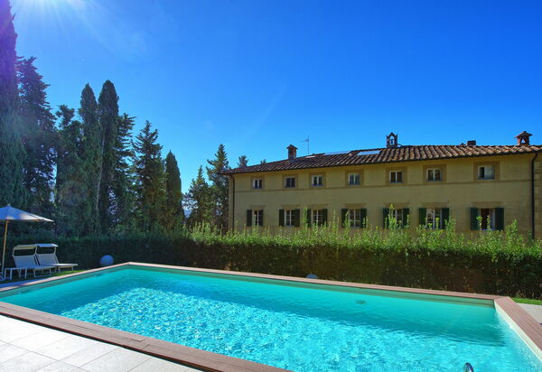 Villa Camaiore: бассейн, Открытый, Сад