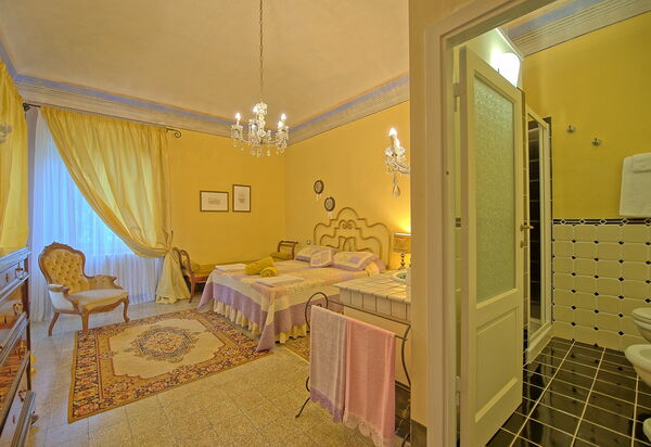 Villa Lorenza: chambre à coucher, Salle de bain