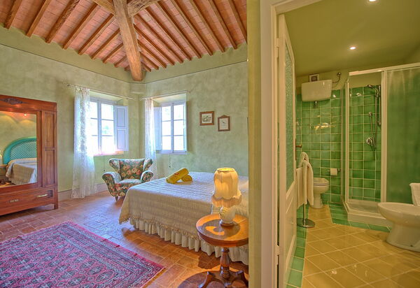 Villa Lorenza: chambre à coucher, Salle de bain