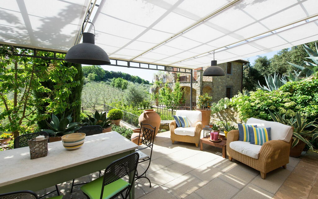 Villa Nova: all'aperto, Esterni