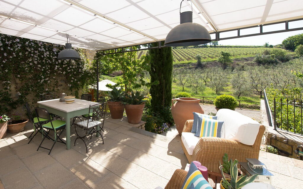 Villa Nova: all'aperto, Esterni