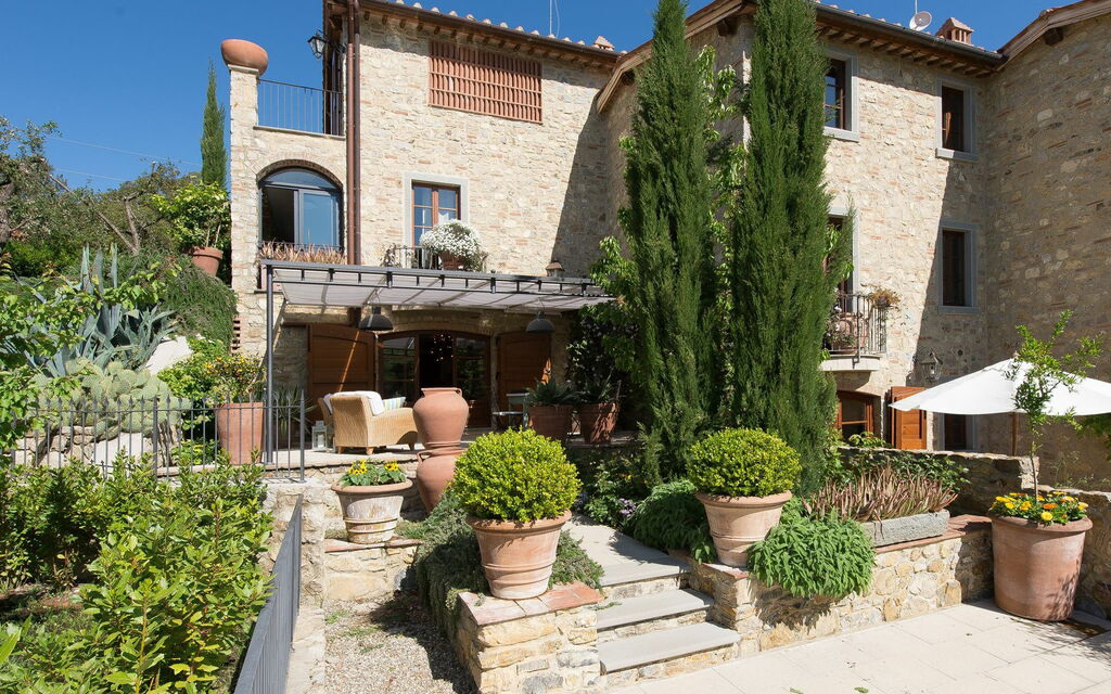 Villa Nova: all'aperto, Esterni