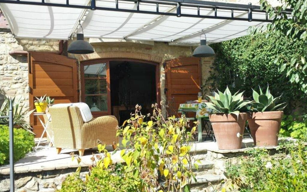 Villa Nova: all'aperto, Esterni