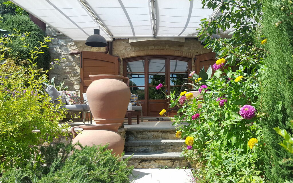 Villa Nova: all'aperto, Esterni