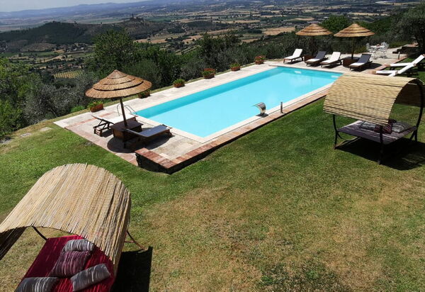 Villa Noceta: Pool, Scenic View