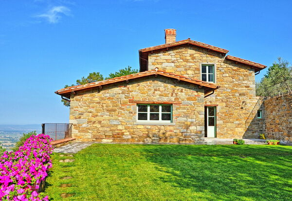 Villa Noceta: Building Exterior, Garden, Outdoor