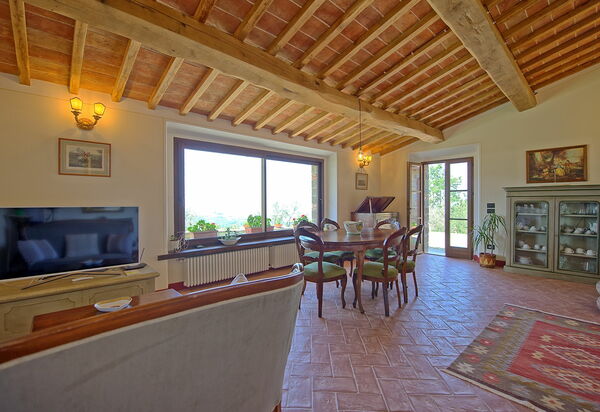 Villa Noceta: Dining Room, Living Room