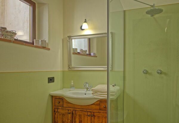 Villa Noceta: Bathroom