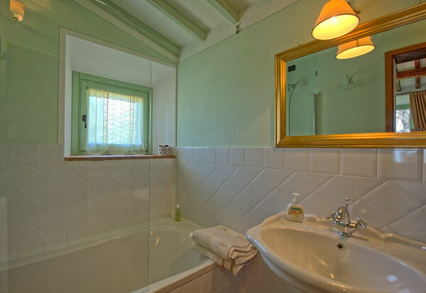 Villa Noceta: Bathroom
