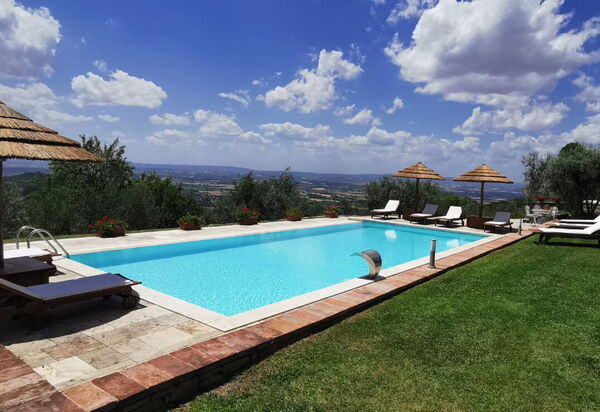 Villa Noceta: Pool, Scenic View