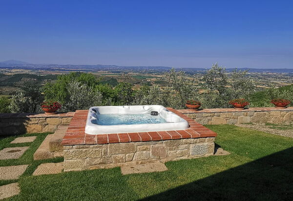 Villa Noceta: Garden, Pool, Scenic View