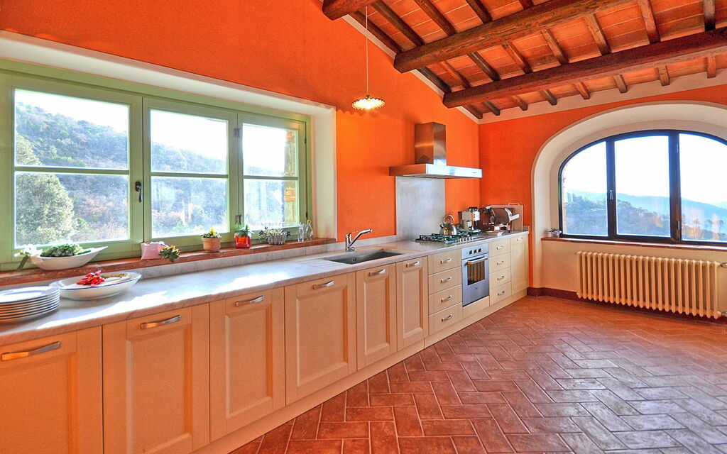 Villa Noceta: Кухня, Столовая