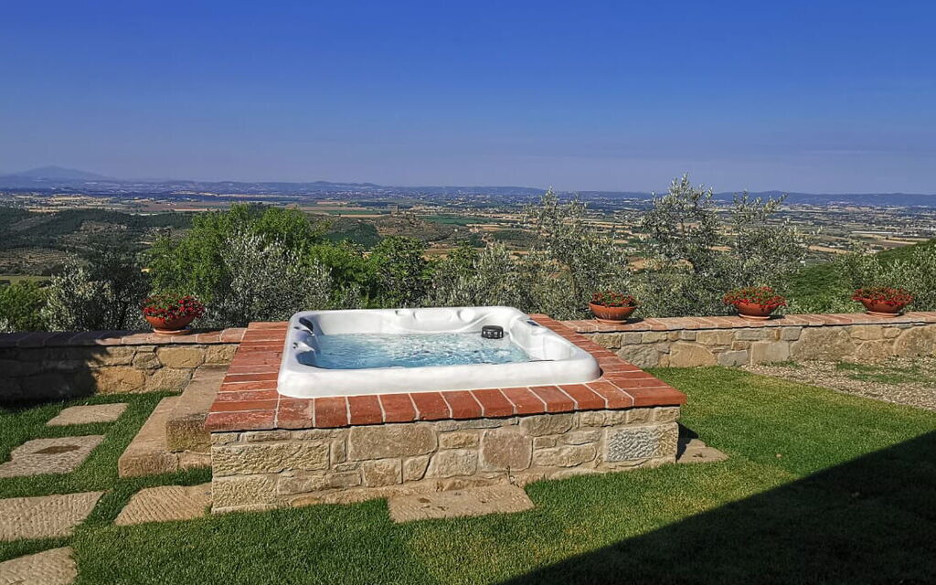 Villa Noceta: бассейн, Взгляды, Сад