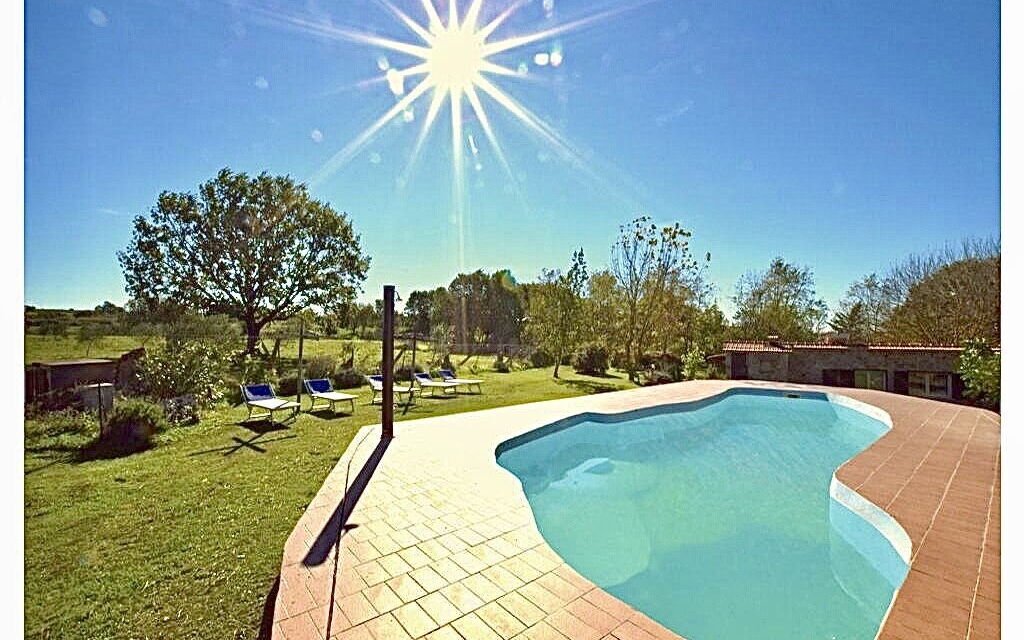Funghi 2: all'aperto, Esterni, Giardino, Piscina