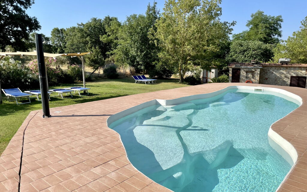 Funghi 2: all'aperto, Esterni, Giardino, Piscina