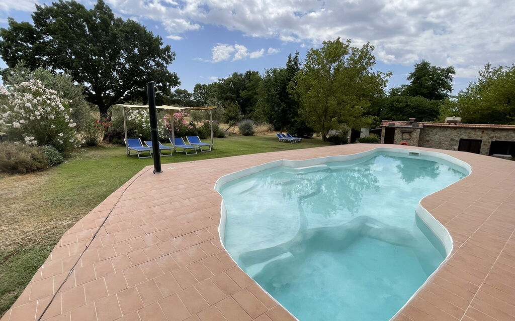 Funghi 2: all'aperto, Esterni, Giardino, Piscina