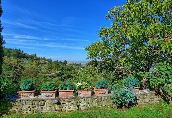 Casale Girifalco: Взгляды