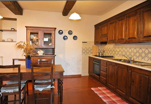 Le Querce Di Campocane: Esszimmer, Küche, Wohnzimmer