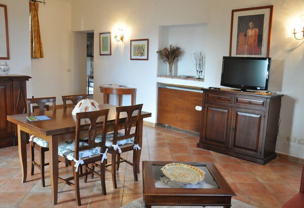 Le Querce Di Campocane: Esszimmer, Wohnzimmer