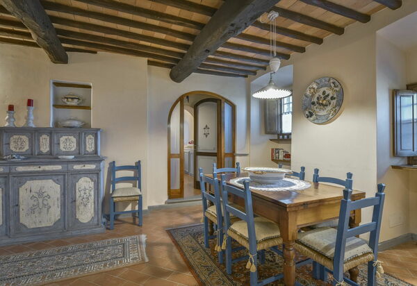 Villa Casalguidi: Кухня, Столовая