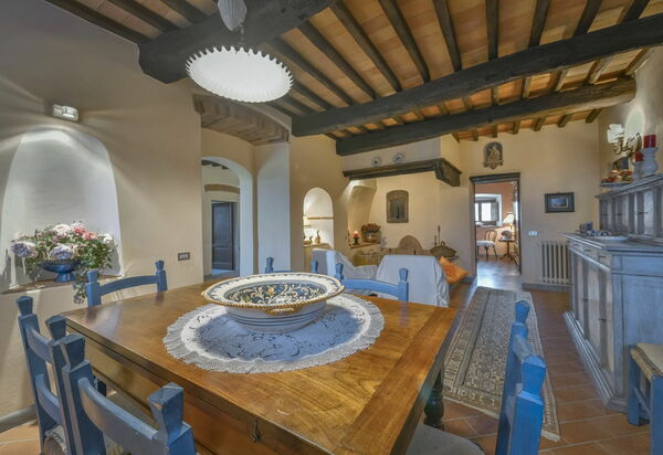 Villa Casalguidi: Кухня, Столовая