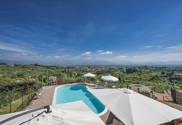 Villa Casalguidi: бассейн, Сад