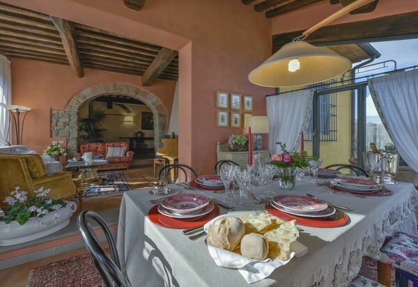 Villa Casalguidi: Столовая