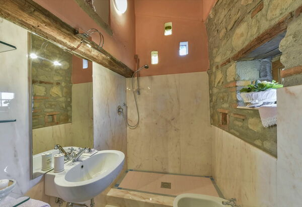 Villa Casalguidi: Ванная комната