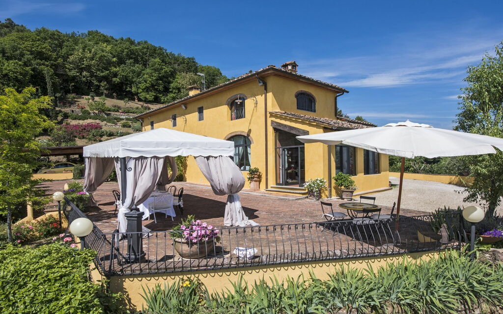 Villa Casalguidi: Have, Udvendige