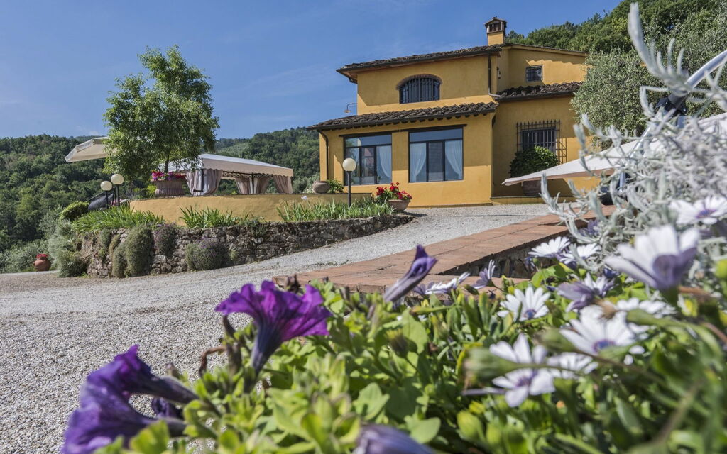 Villa Casalguidi: Have, Udvendige