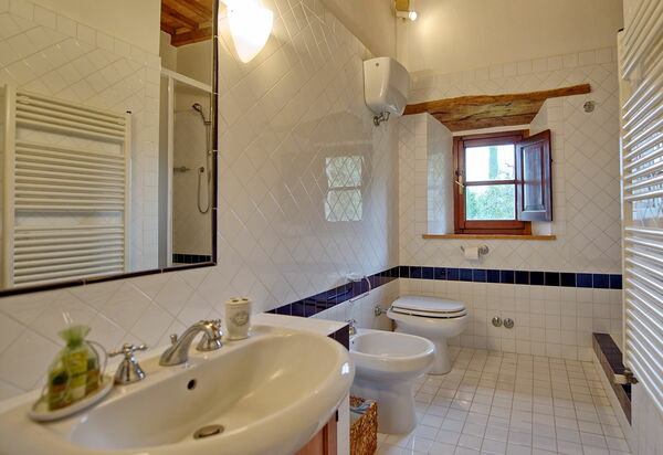 Villa Montalcino: Bathroom