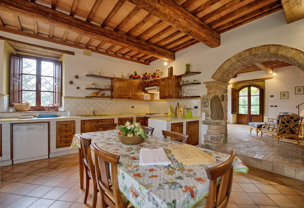 Villa Montalcino: Dining Room, Kitchen