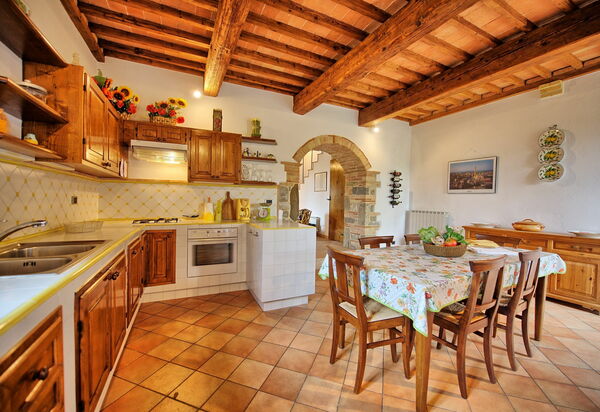 Villa Montalcino: Dining Room, Kitchen