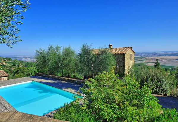 Villa Montalcino: Pool, Scenic View