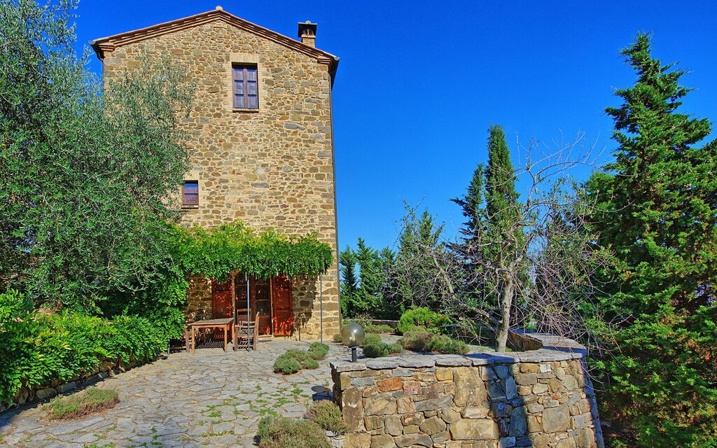 Villa Montalcino: Building Exterior, Garden