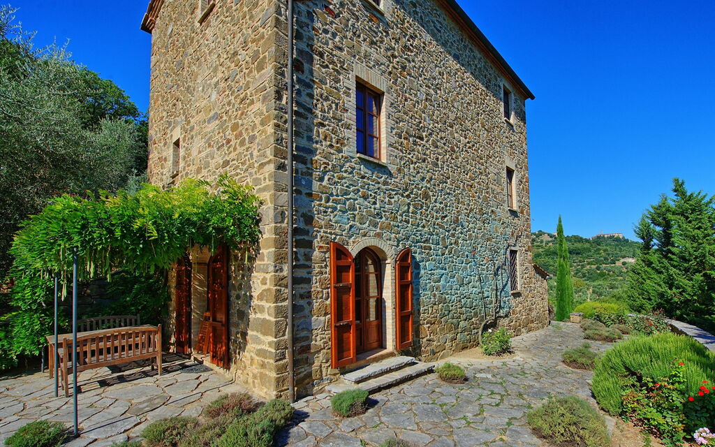 Villa Montalcino: Building Exterior