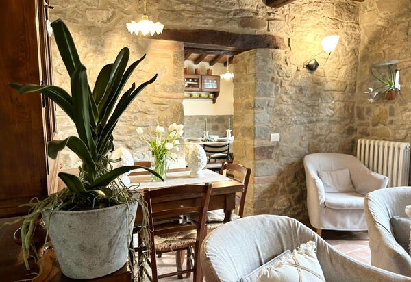 Antico Casale: Esszimmer, Wohnzimmer