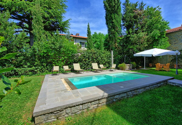 Villa Primula: Garten, Schwimmbad