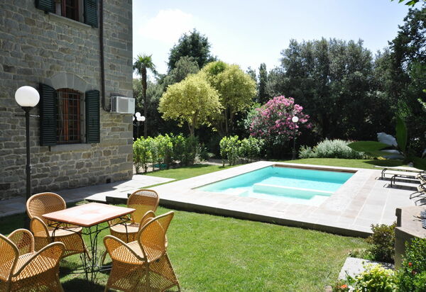 Villa Primula: Garten, Schwimmbad