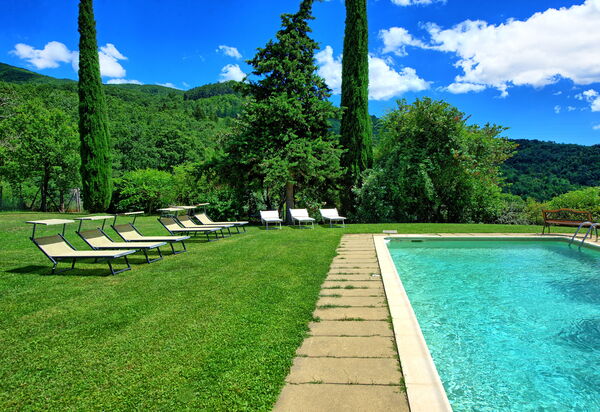Villa Poggiolino: Draussen, Garten, Schwimmbad