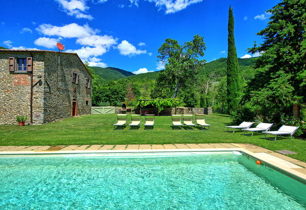 Villa Poggiolino: Draussen, Garten, Schwimmbad