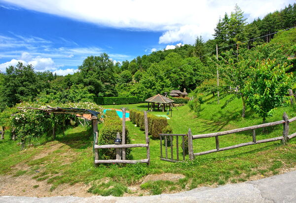 Villa Margherita Due: Draussen, Garten