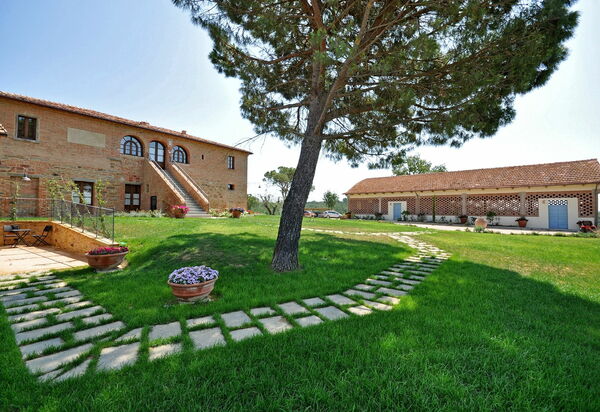 Podere Romina: Außen, Garten