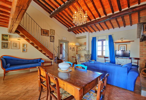 Podere Romina: Esszimmer, Wohnzimmer